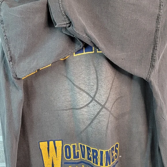 Michigan Wolverines Basketball Vintage 90's Fab 5 Era T-Shirt Men's Cut Tag - Picture 3 of 12